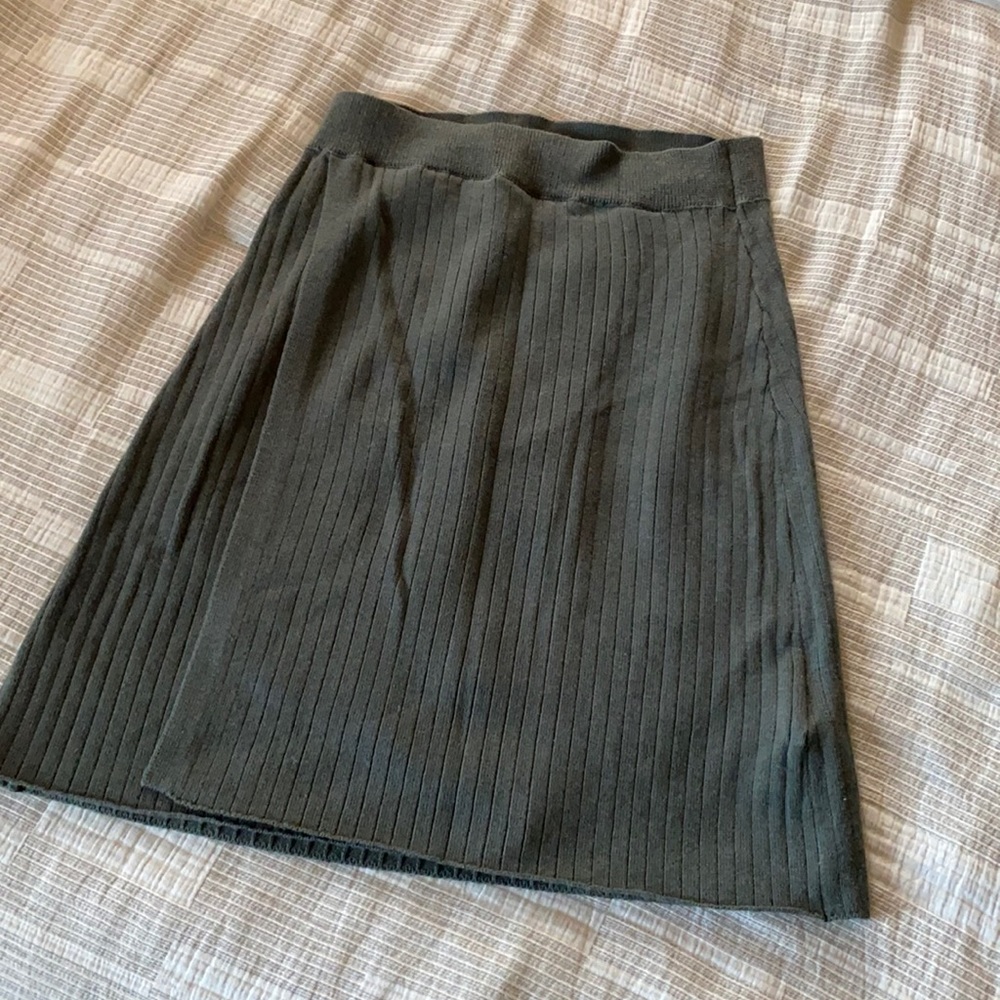 Green high-rise skirt